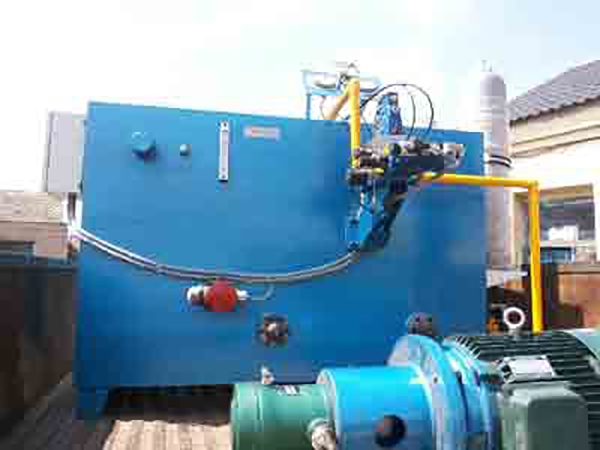 500噸油(yóu)壓機油缸